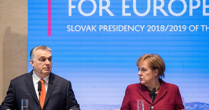 Viktor Orban e Angela Merkel (Epa)