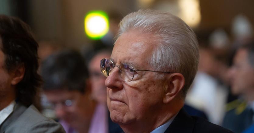 Il senatore a vita ed ex presidente del Consiglio, Mario Monti (foto Imago)