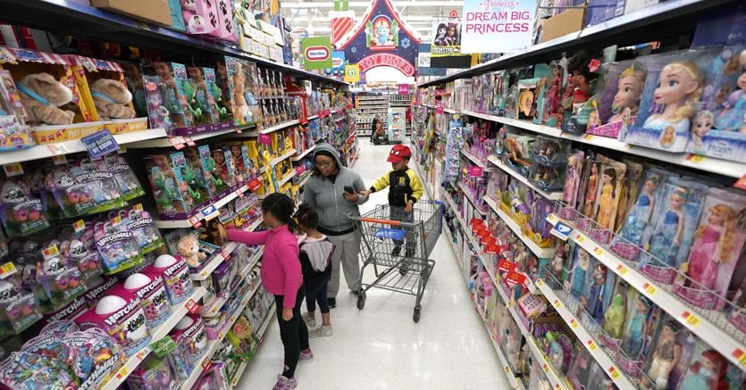 Reparto giocattoli in un Walmart a Houston (Ap)