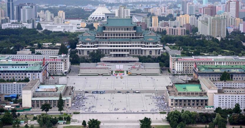 Una veduta di Piazza Kim Il Sung nella capitale Pyongyang