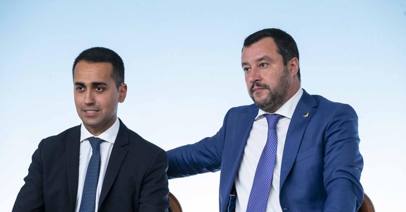 Sono tre i dossier in cui la maggioranza propone un coinvolgimento dello Stato: Alitalia, Bankitalia e crisi del latte/protesta dei pastori sardi (nella foto, da sinistra a destra, i vicepremier Luigi Di Maio e Matteo Salvini)