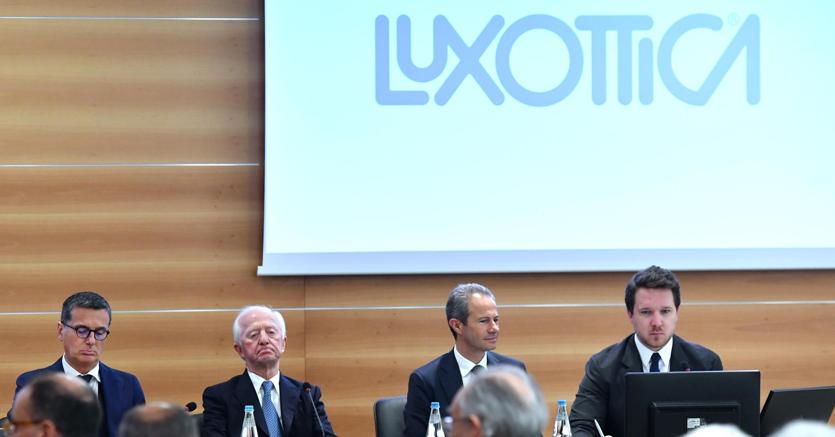 Luxottica Del Vecchio Allo Scontro Con I Francesi Di Essilor Il Titolo Cade In Borsa Il Sole 24 Ore