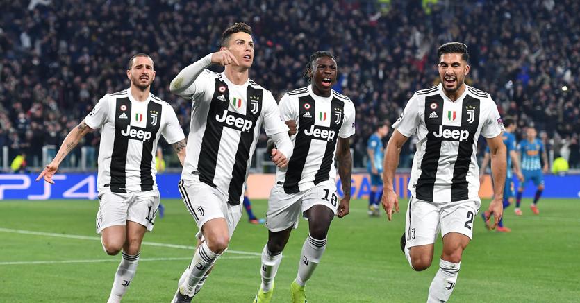 Douglas Costa, dolore al polpaccio: salta la Spal e Juve-Ajax?
