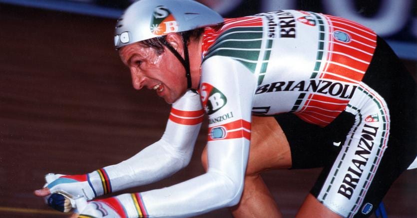 Il ciclista Francesco Moser quando gareggiava sponsorizzato dai Supermercati Brianzoli (Fotogramma)