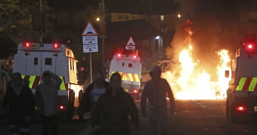 Giornalista resta uccisa durante le proteste: