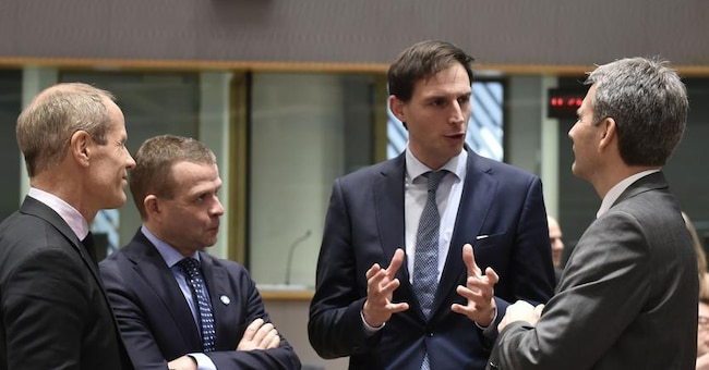 Il ministro delle Finanze olandese Wopke Hoekstra, al centro, durante un Eurogruppo del 2018. 