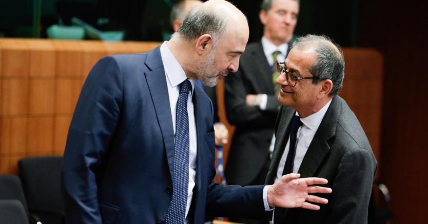 Il commissario Moscovici con il ministro Tria (Epa)