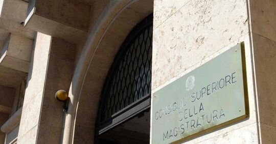 Csm nella bufera: quattro addii e un autosospeso - Il Sole 24 ORE