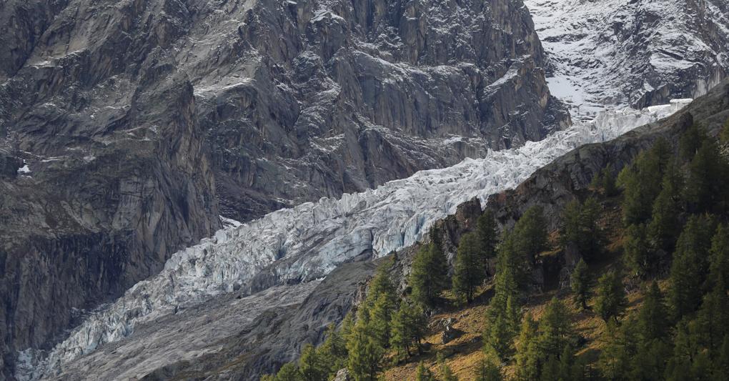 Il ghiacciaio Planpincieux sul versante valdostano del Monte Bianco (Reuters) 