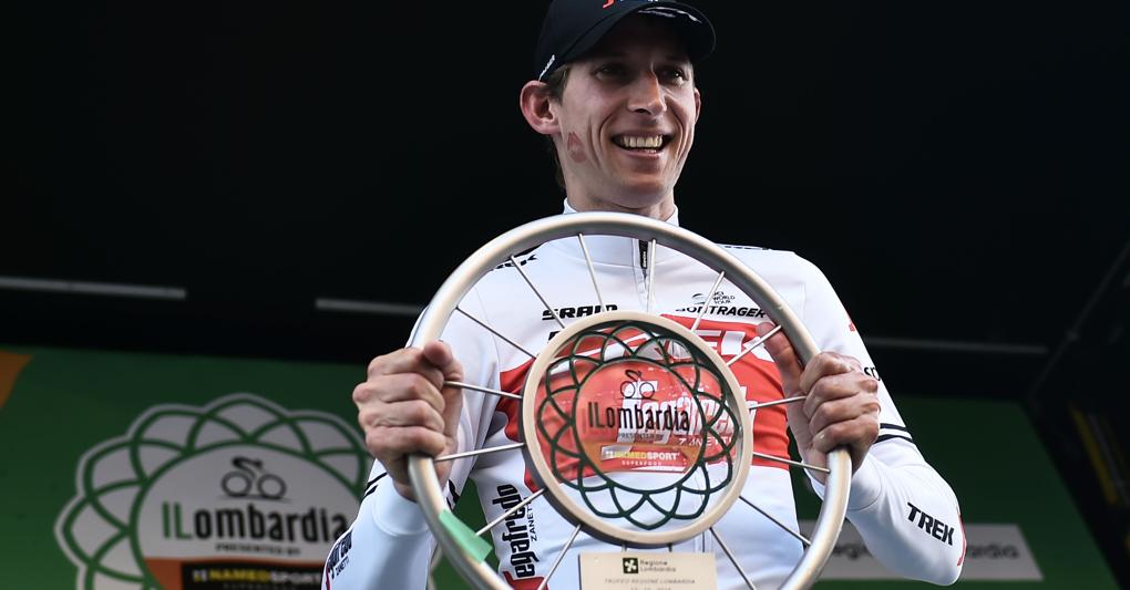 L’olandese Mollema festeggia la vittoria al Giro di Lombardia (Afp) 