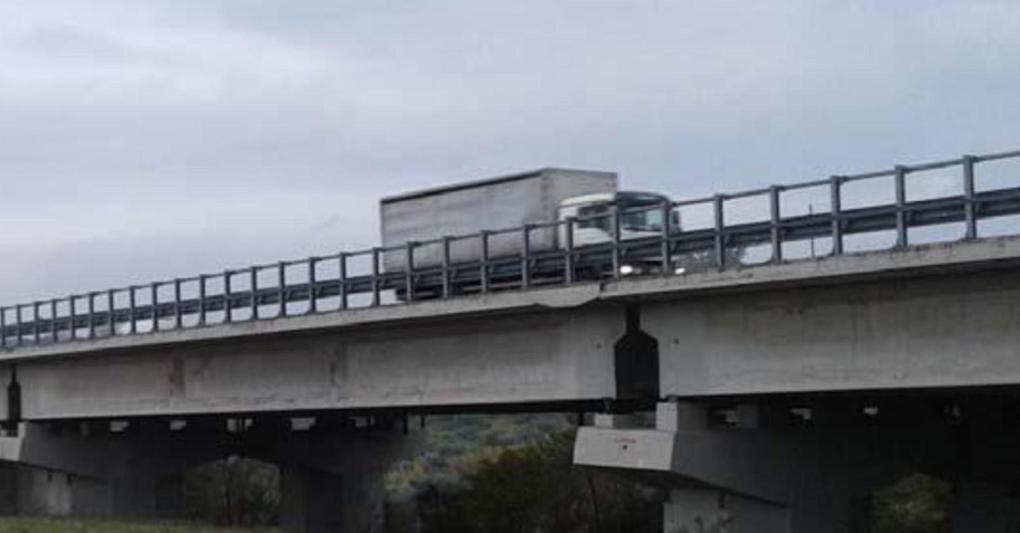 Gli episodi più recenti rilanciano i dubbi sulla sicurezza delle barriere in Italia (foto Ansa) 