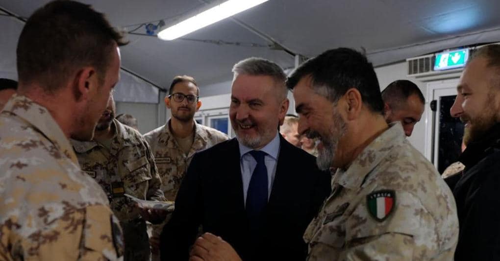 La missione in Iraq. Il ministro della Difesa Lorenzo Guerini con i militari impegnati a Erbil  