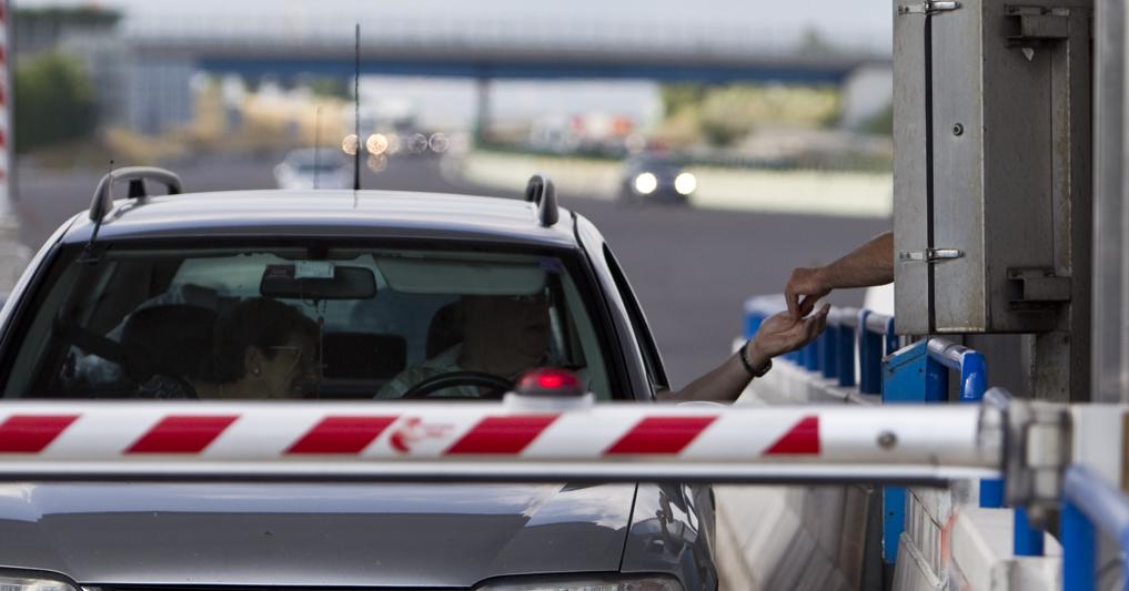 Il decreto Milleproroghe congela gli aumenti tariffari per la quasi totalità delle reti autostradali (foto Ansa) 