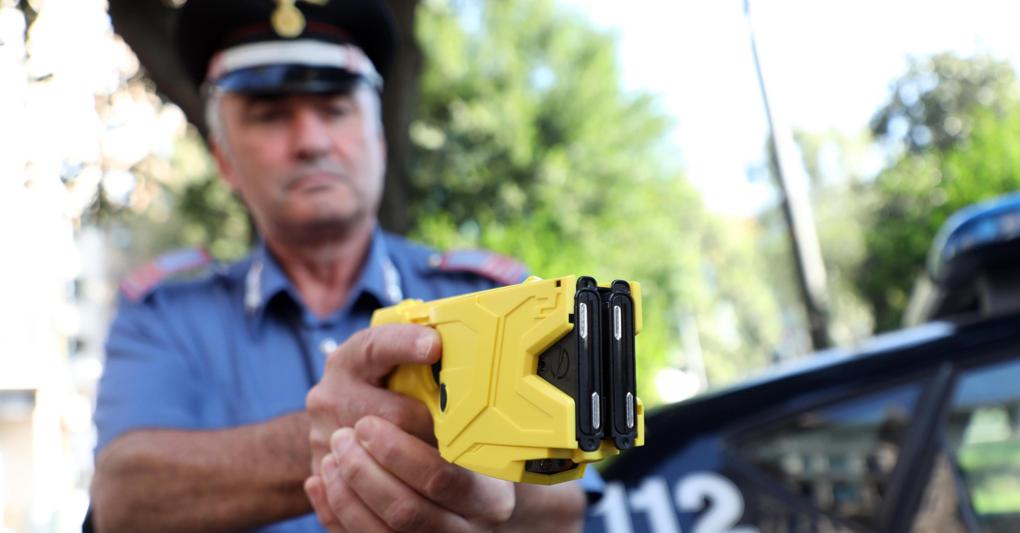In Arrivo 4 500 Taser Per Le Forze Di Polizia Il Sole 24 Ore