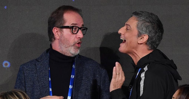 Fiorello a Sanremo con il direttore di Rai 1 Stefano Coletta (Ansa) 