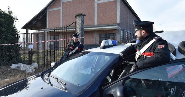 Arresto da parte dei Carabinieri di 38 persone, ritenute appartenenti a vario titolo un’associazione a delinquere con a capo a Salvatore Nicitra, ritenuto uno degli ex boss della Banda della Magliana (foto Ansa) 