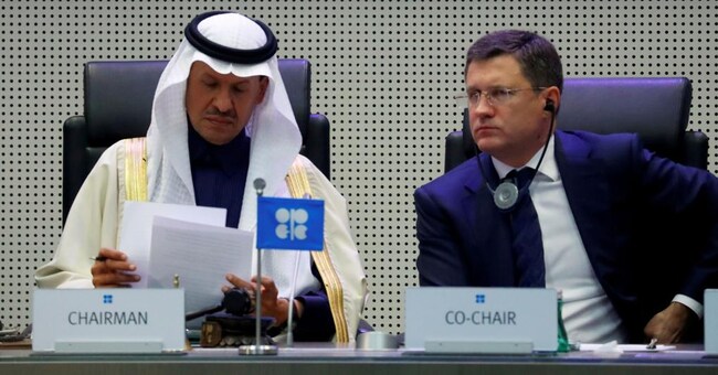 Vienna. Abdulaziz bin Salman Al-Saud e Alexander Novak (Reuters) 