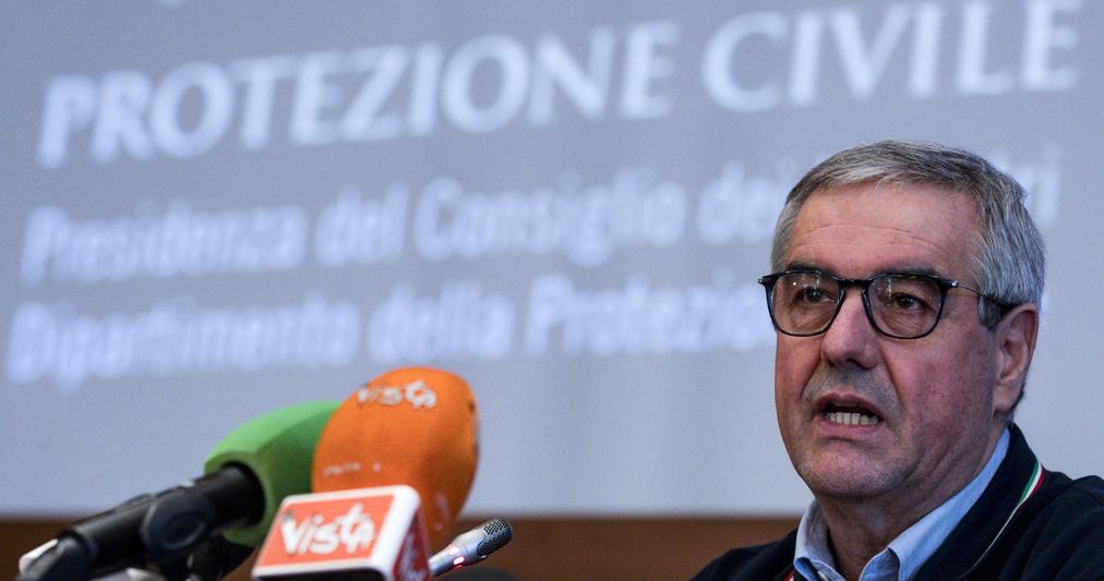 Il capo della Protezione civile Angelo Borrelli durante il punto stampa nella sede della Protezione civile sull'emergenza coronavirus (Ansa) 