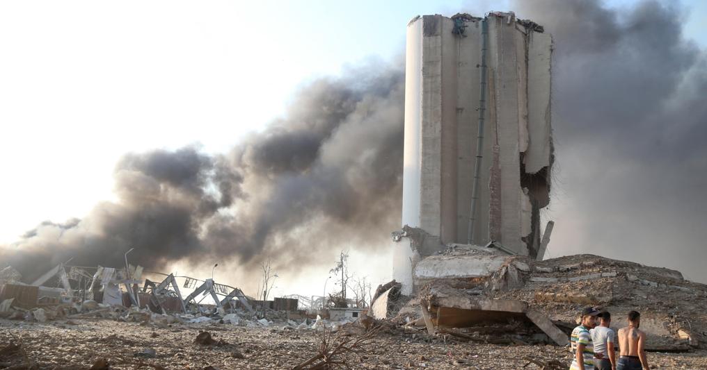 Quel che resta del silo del porto di Beirut (Epa) 