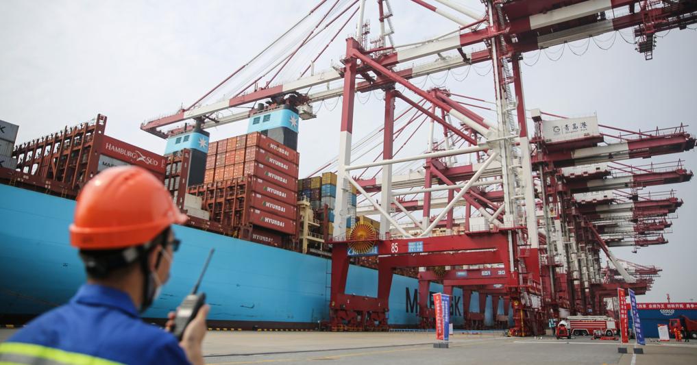 Il porto di Qingdao nella provincia orientale cinese dello Shandong (Afp) 