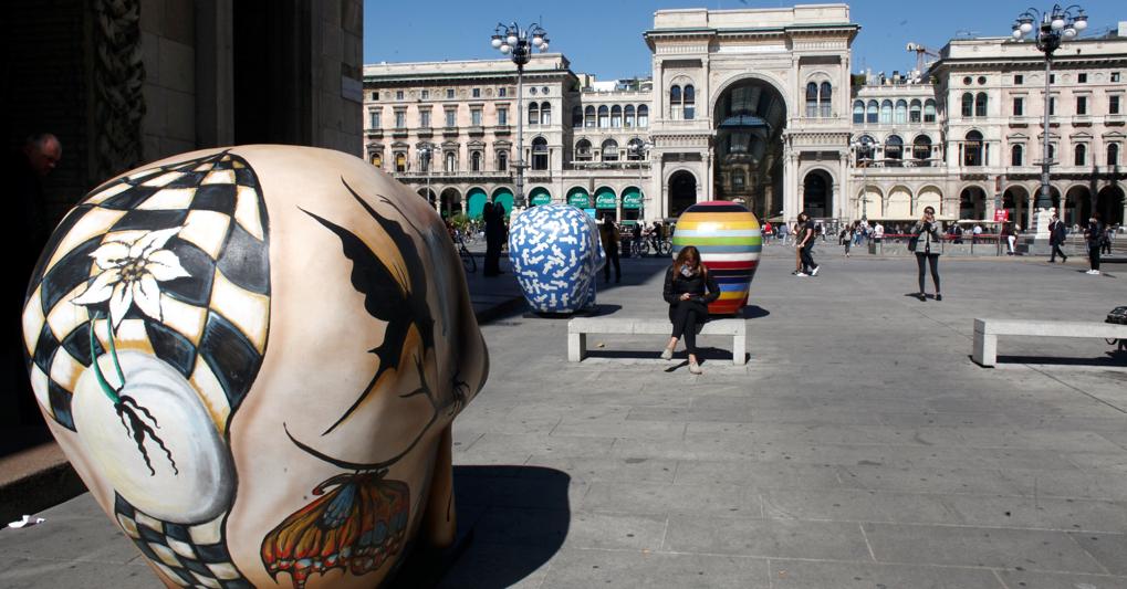 Milano, Design City, l’evento espositivo The Skull Parade (Imagoeconomica) 