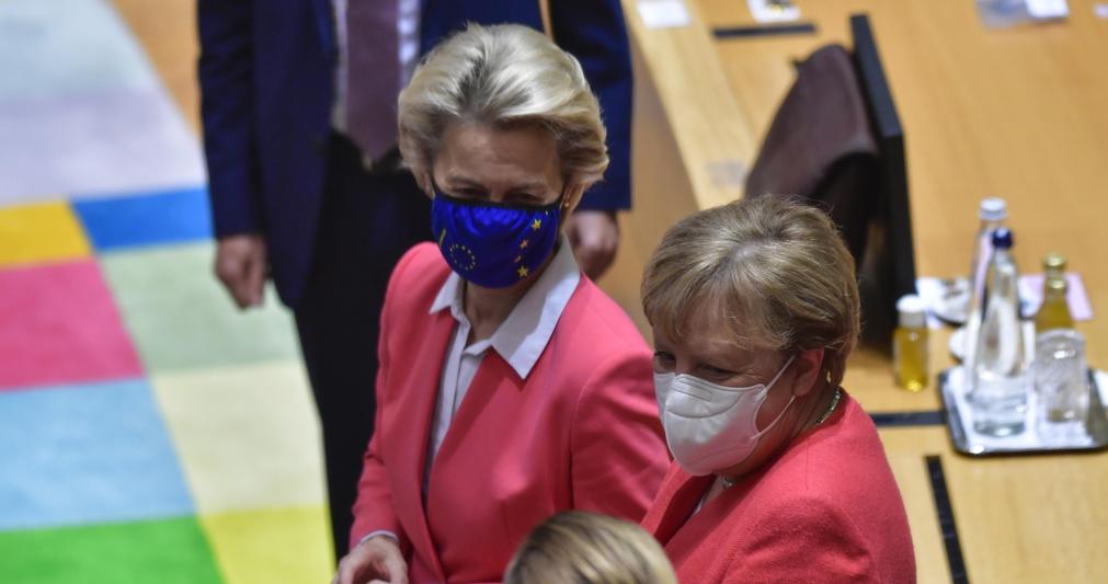 Ursula von der Leyen con Angela Merkel (Epa) 