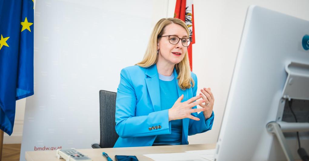 Margarete Schramböck, ministra per l’Economia e la Digitalizzazione dell’Austria 