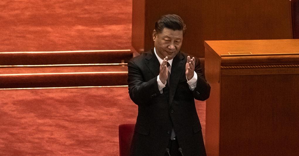 Il leader cinese Xi Jinping ai lavori della Quinta sessione plenaria del Partito comunista (Epa) 