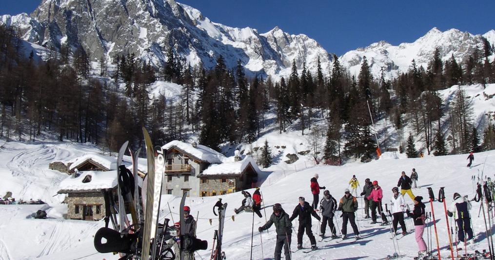 Conte: niente vacanze sulla neve a Natale. È braccio di ferro tra governo e  Regioni - Il Sole 24 ORE