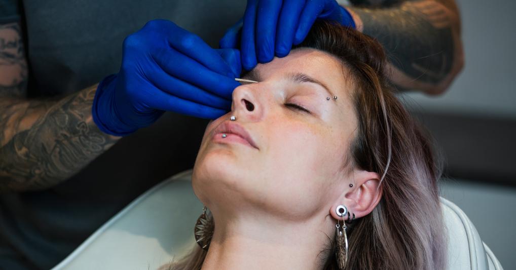 Condannato Per Lesioni Il Tatuatore Se Il Piercing Si Infetta Il Sole 24 Ore