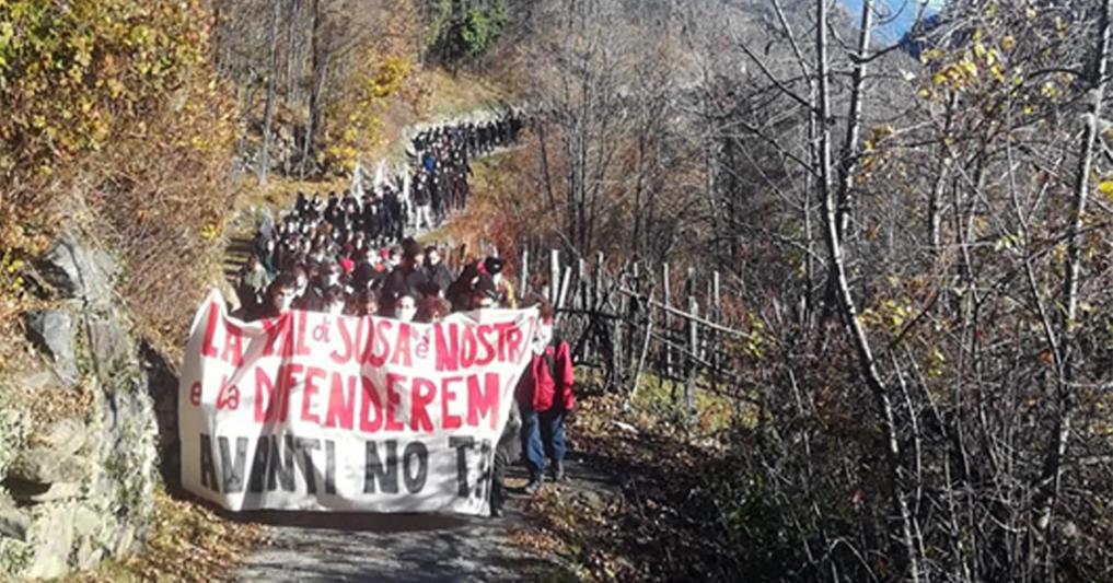 No Tav Tensione In Val Di Susa Bombe Carta Contro La Polizia Il Sole 24 Ore