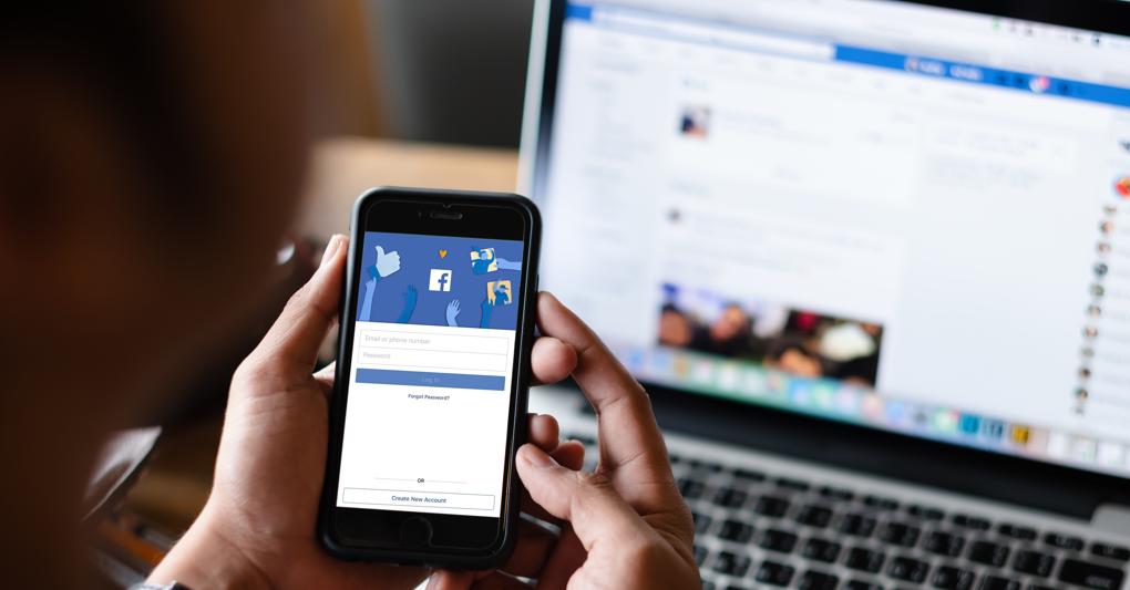 Su Facebook i biglietti del viaggio con l'amante: scatta l ...