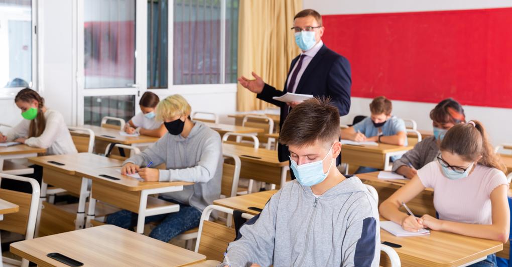 Scuola, si rischiano 220mila supplenze. Draghi: no cattedre ...