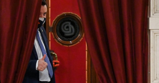 Il leader della Lega Matteo Salvini subito dopo le consultazioni con Draghi - Epa