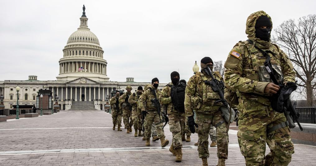 Militari davanti a Capitol Hill (Afp) 