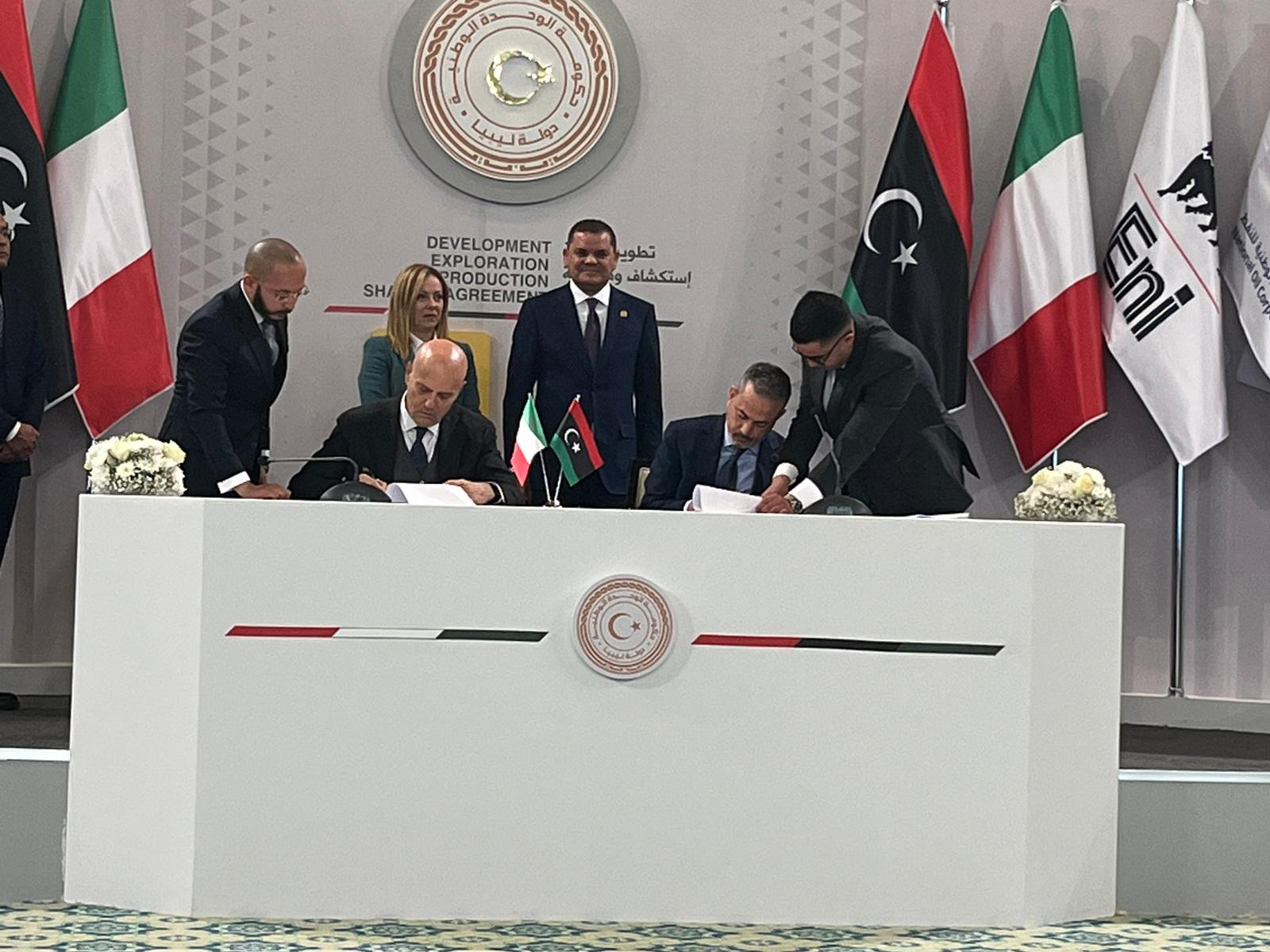 Gas, Eni firma storico accordo in Libia da 8 miliardi di dollari. Melo...