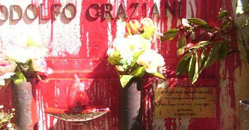 La tomba del Maresciallo d'Italia Rodolfo Graziani imbrattata nel cimitero di Affile (Roma) nell’aprile del 2013 (ANSA) 