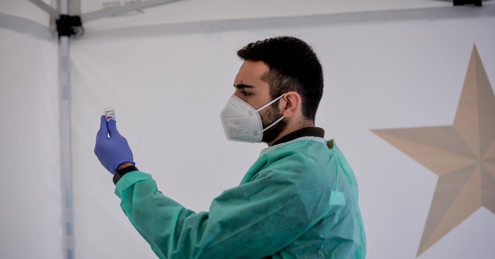 vaccino ai sanitari sospensione o trasferimento per chi si rifiuta il sole 24 ore