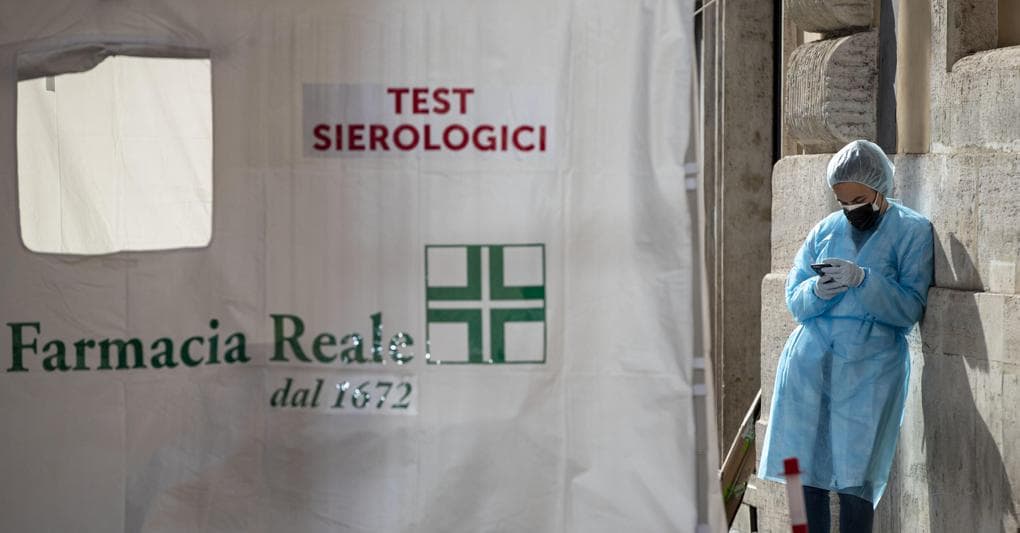 Un’operatrice santitaria a Roma 
