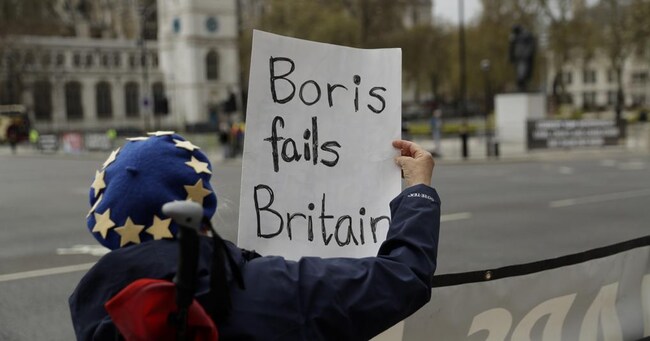 Nonostante Brexit sia una realtà da mesi, davanti al Parlamento continuano le manifestazioni contro l’uscita di Londra dalla Ue (Ap)