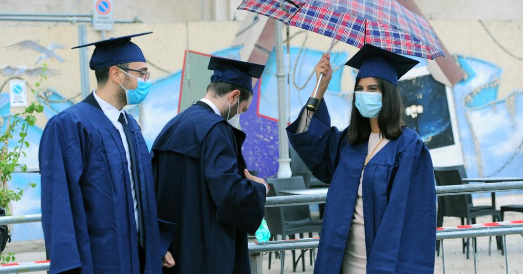 Il Divieto Di Iscriversi A Due Lauree O Master Puo Cadere Dopo 88 Anni Il Sole 24 Ore