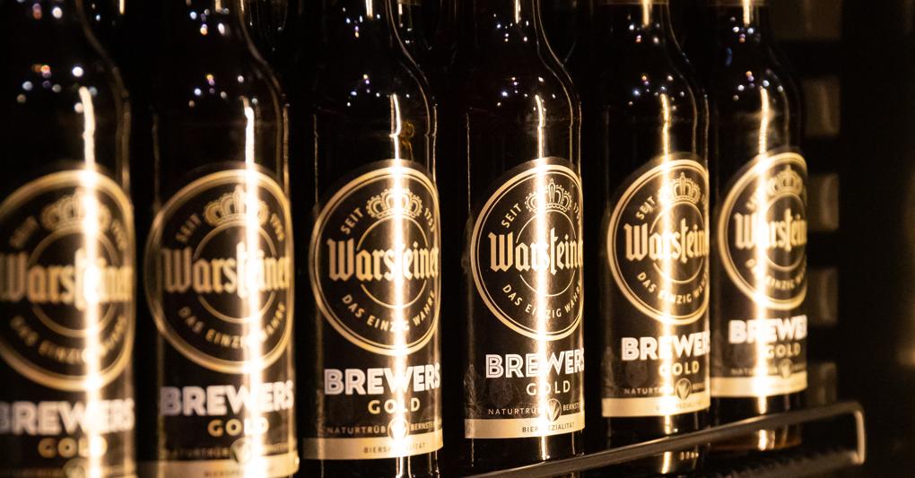 Warsteiner punta sulle riaperture con una nuova birra dedicata a bar e ristoranti 