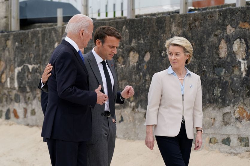 Joe Biden, Emmanuel Macron e Ursula von der Leyen (Afp)