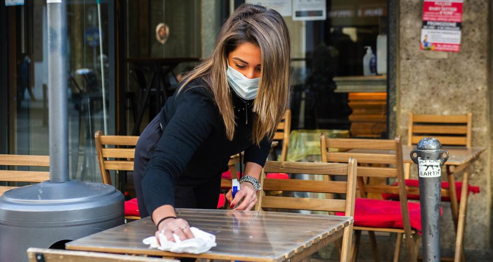 La riapertura dei ristoranti a Milano (Ansa/Andrea Fasani) 
