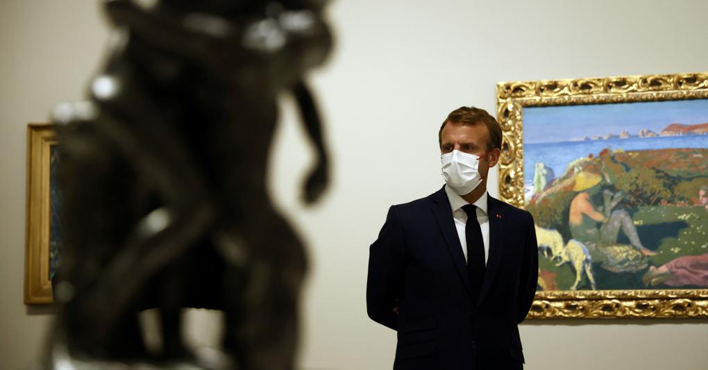 Emmanuel Macron in visita alla Fondazione Louis Vuitton per l’arte. (Reuters) 