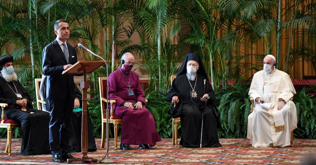 Il vertice con i leader religiosi in Vaticano (Imagoeconomica) 