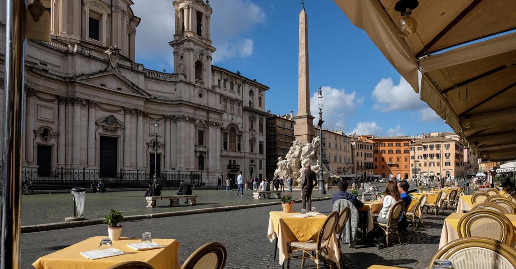 Un ristorante in piazza Navona (Ansa/Alessandro Di Meo)  