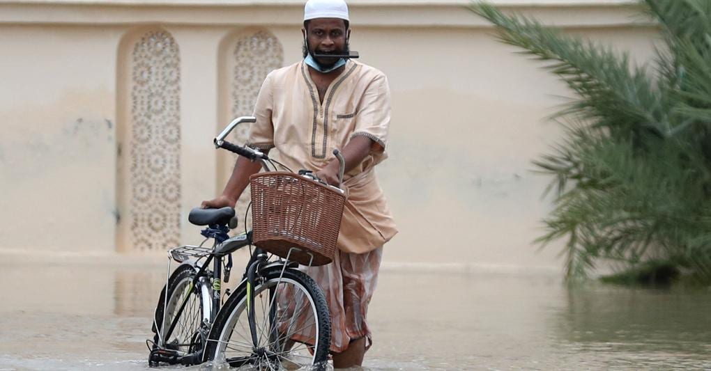Crisi globale. I cambiamenti climatici non risparmiano nessun Paese (nella foto, i danni del ciclone Shaheen a Muscat, Oman) 
