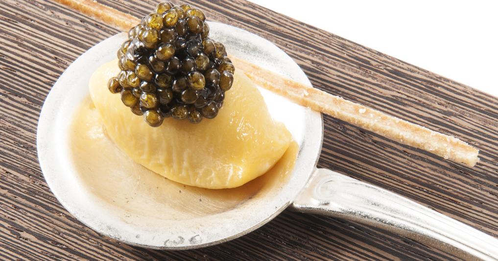 Caviale affumicato e zabaione ghiacciato dello chef stellato Giancarlo Perbellini  