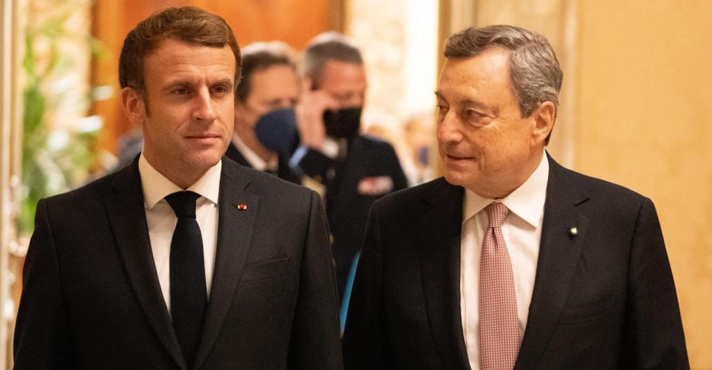 Emmanuel Macron e Mario Draghi (Ansa) 